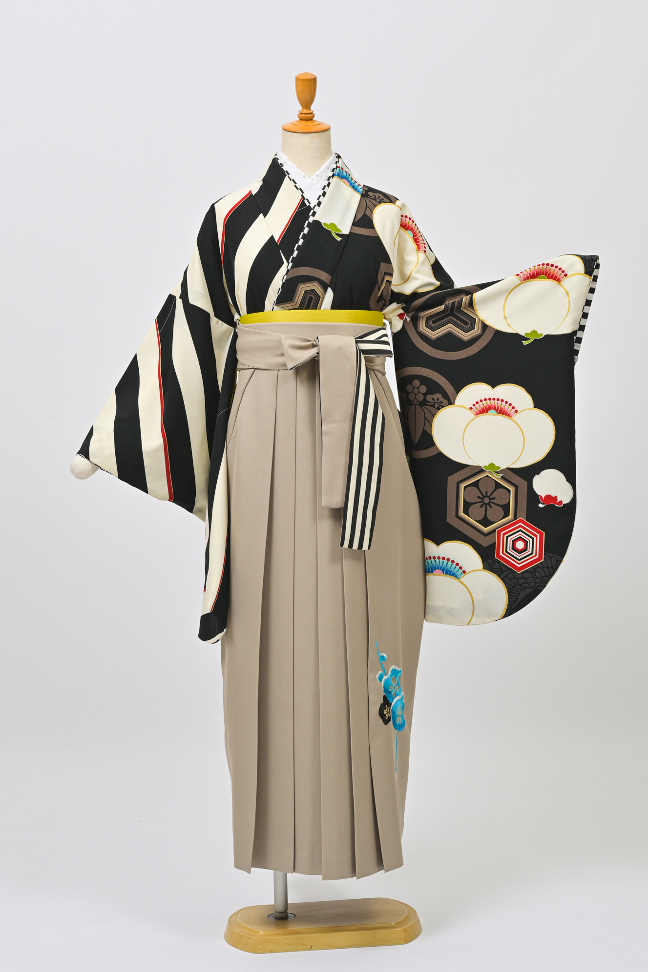 中村里砂・モダン梅・黒