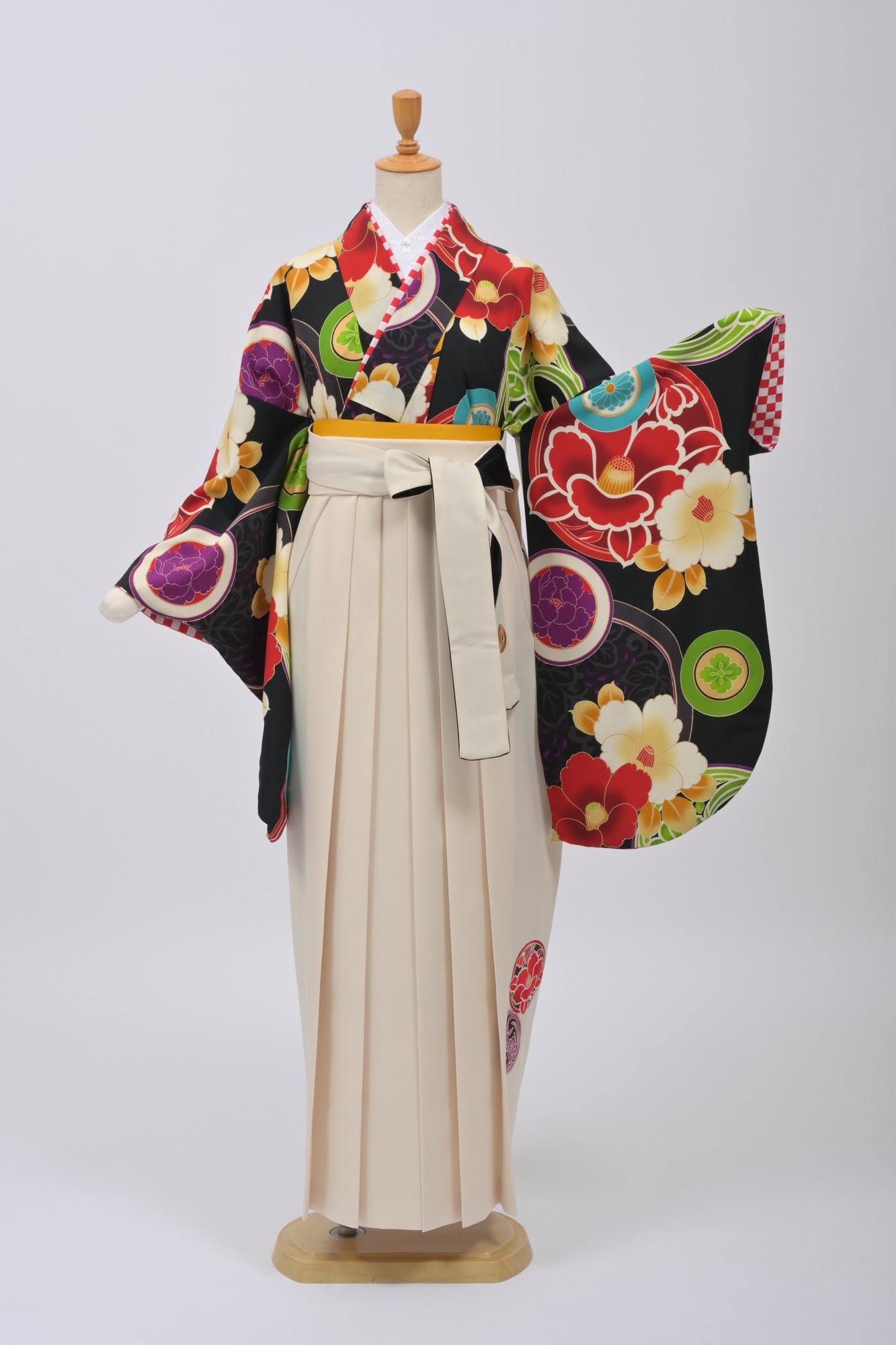 中村里砂・黒×花