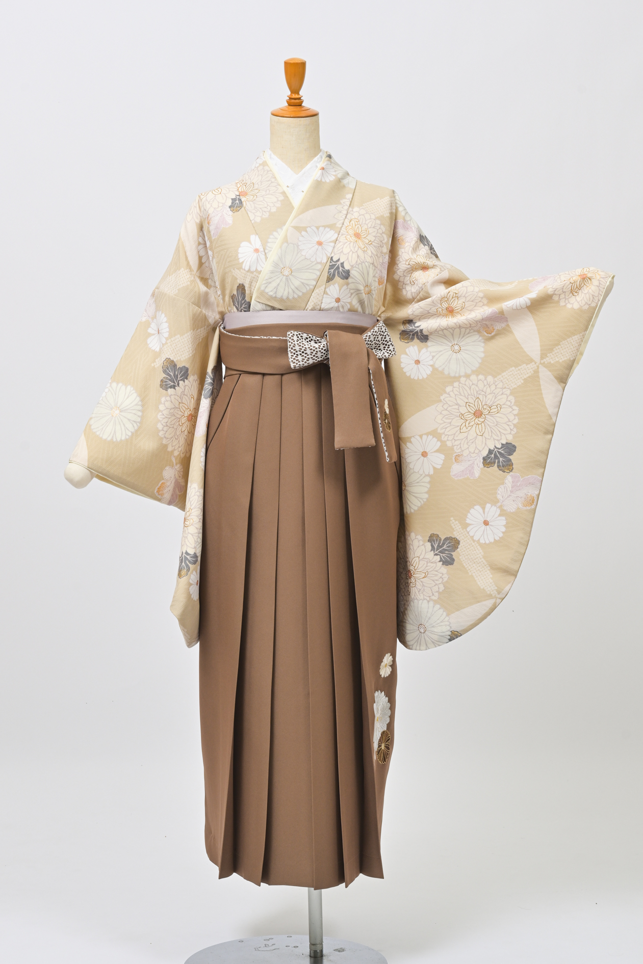 九重・七宝に万寿菊×ベージュ