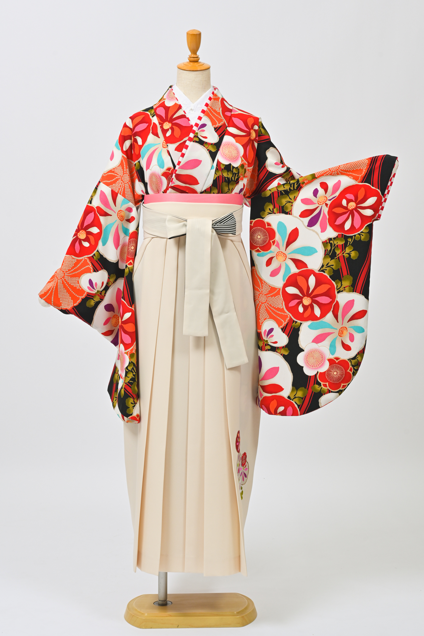 中村里砂・黒×梅