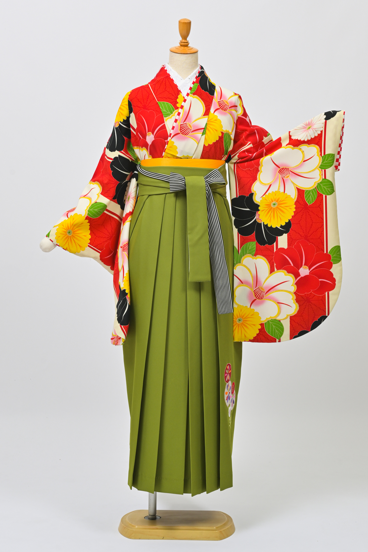 中村里砂・クリーム×椿