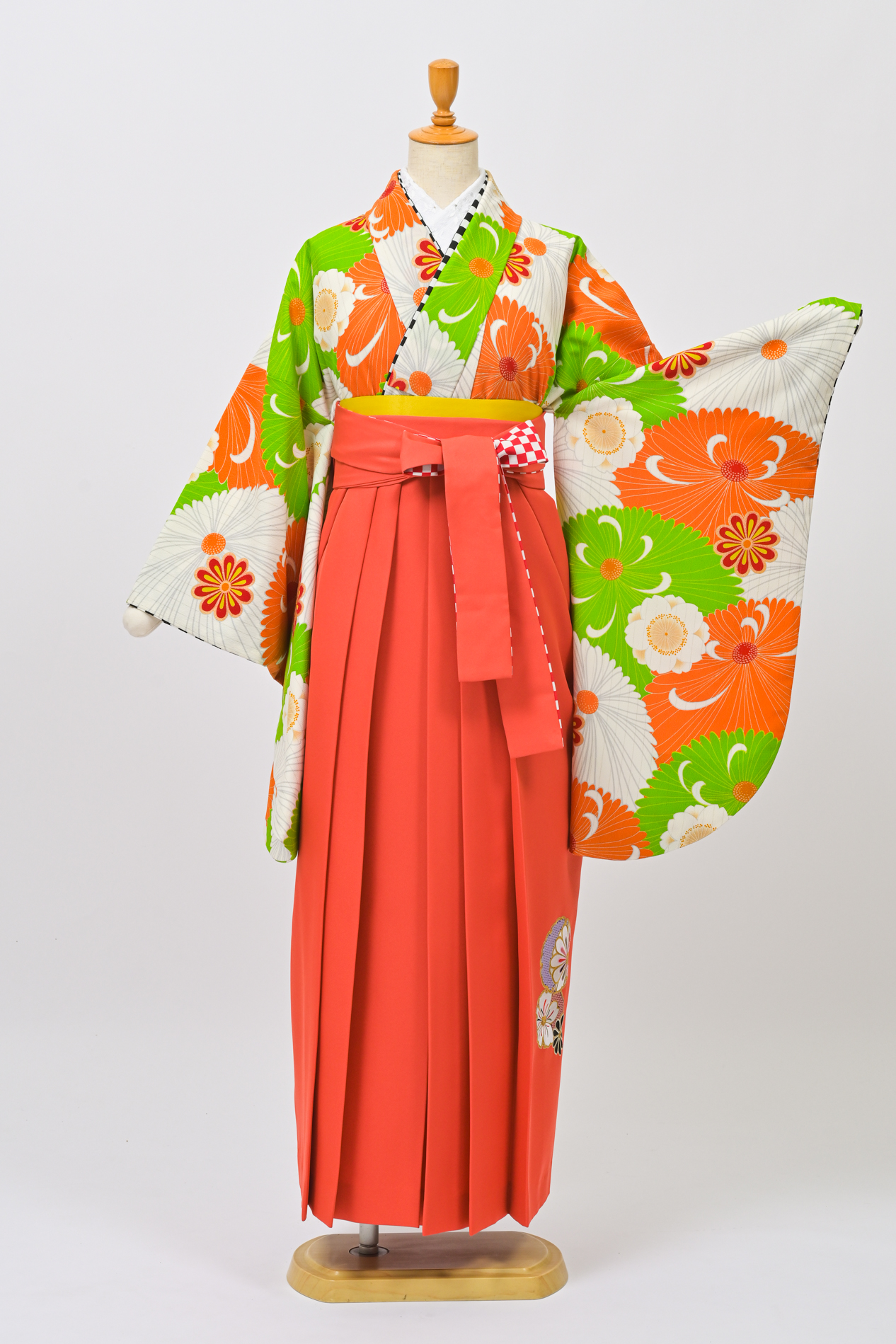 中村里砂・グリーン×オレンジ